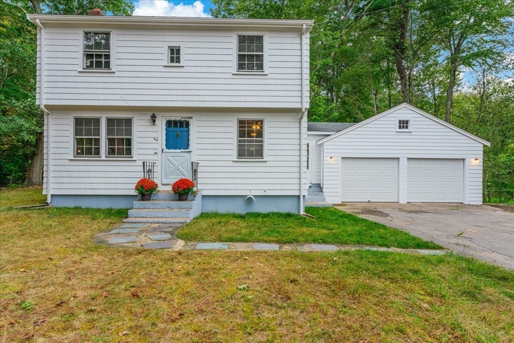 Dwelley Ave, Hanover, MA 02339