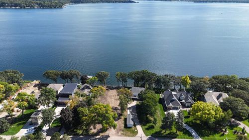 2204 Manhattan Blvd, Spirit Lake, IA, 51360-7542 | Card Image