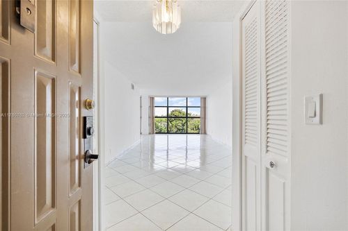 apt-525-600 Parkview Dr, Hallandale Beach, FL, 33009-2972 | Card Image