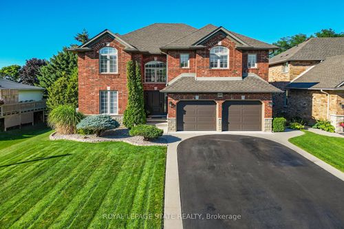 60 Gage St, Grimsby, ON, L3M5E4 | Card Image