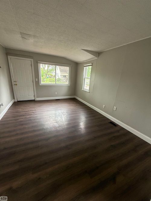 11011 Dodge Ave, Warren, MI, 48089-2405 | Card Image