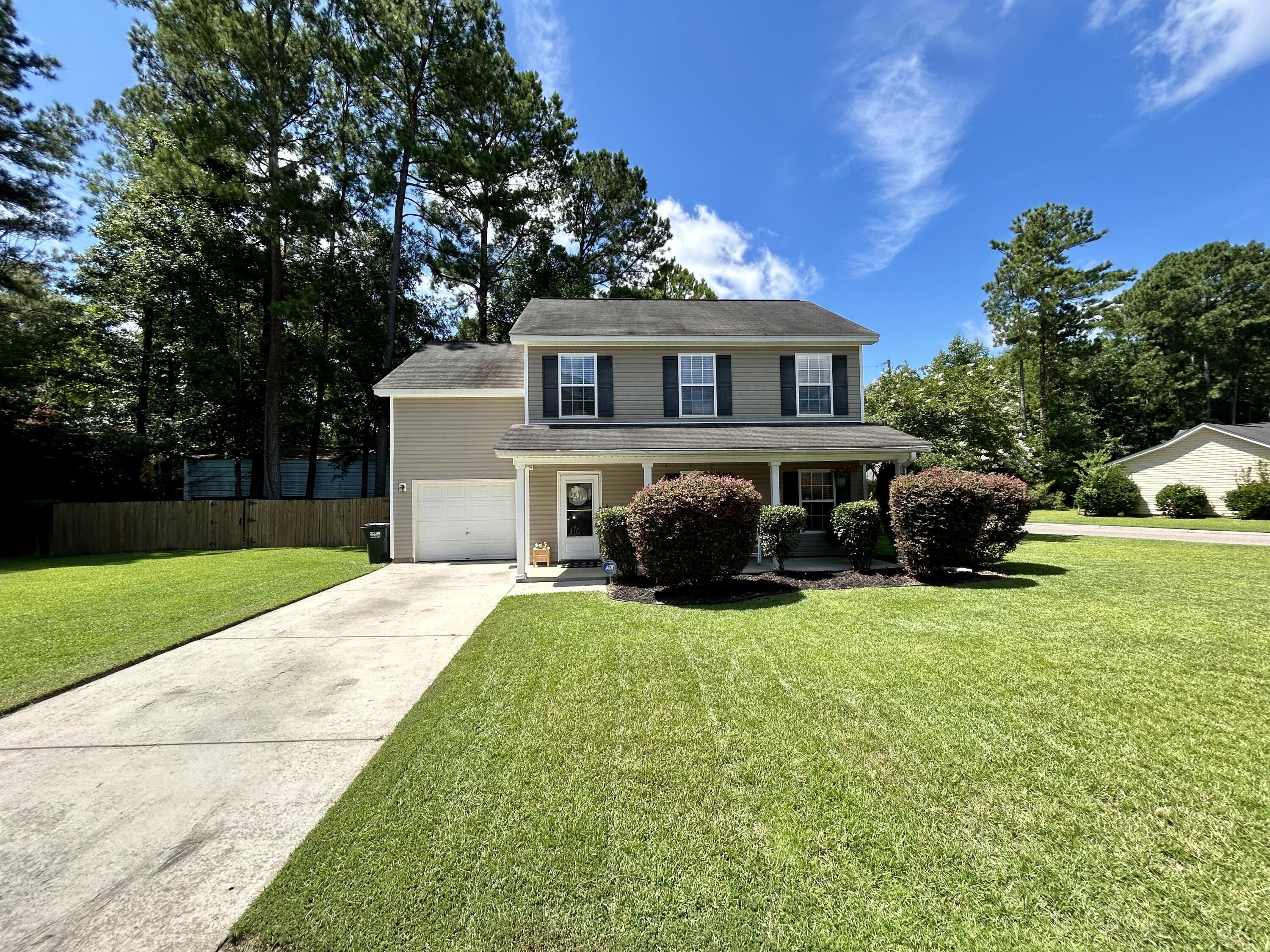 Trickle Dr, Summerville, SC 29483