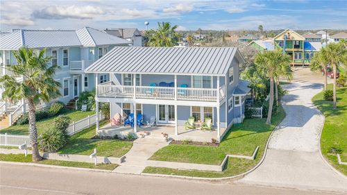 1417 S Water St, Rockport, TX, 78382-2251 | Card Image