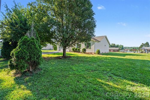 105 3rd Ave Nw, Hildebran, NC, 28637-9109 | Card Image