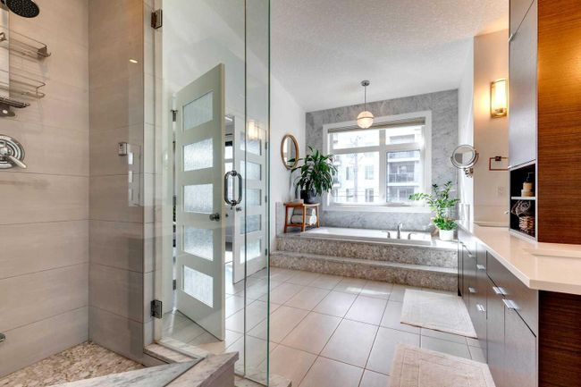 2427 3 Avenue Nw, Home with 4 bedrooms, 4 bathrooms and 2 parking in Calgary AB | Image 28