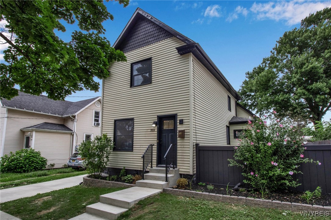 Adam St, Tonawanda, NY 14150
