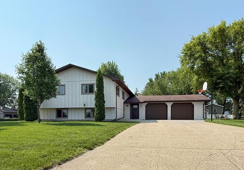 630 Cardinal St, Fairmont, MN, 56031-4546 | Card Image