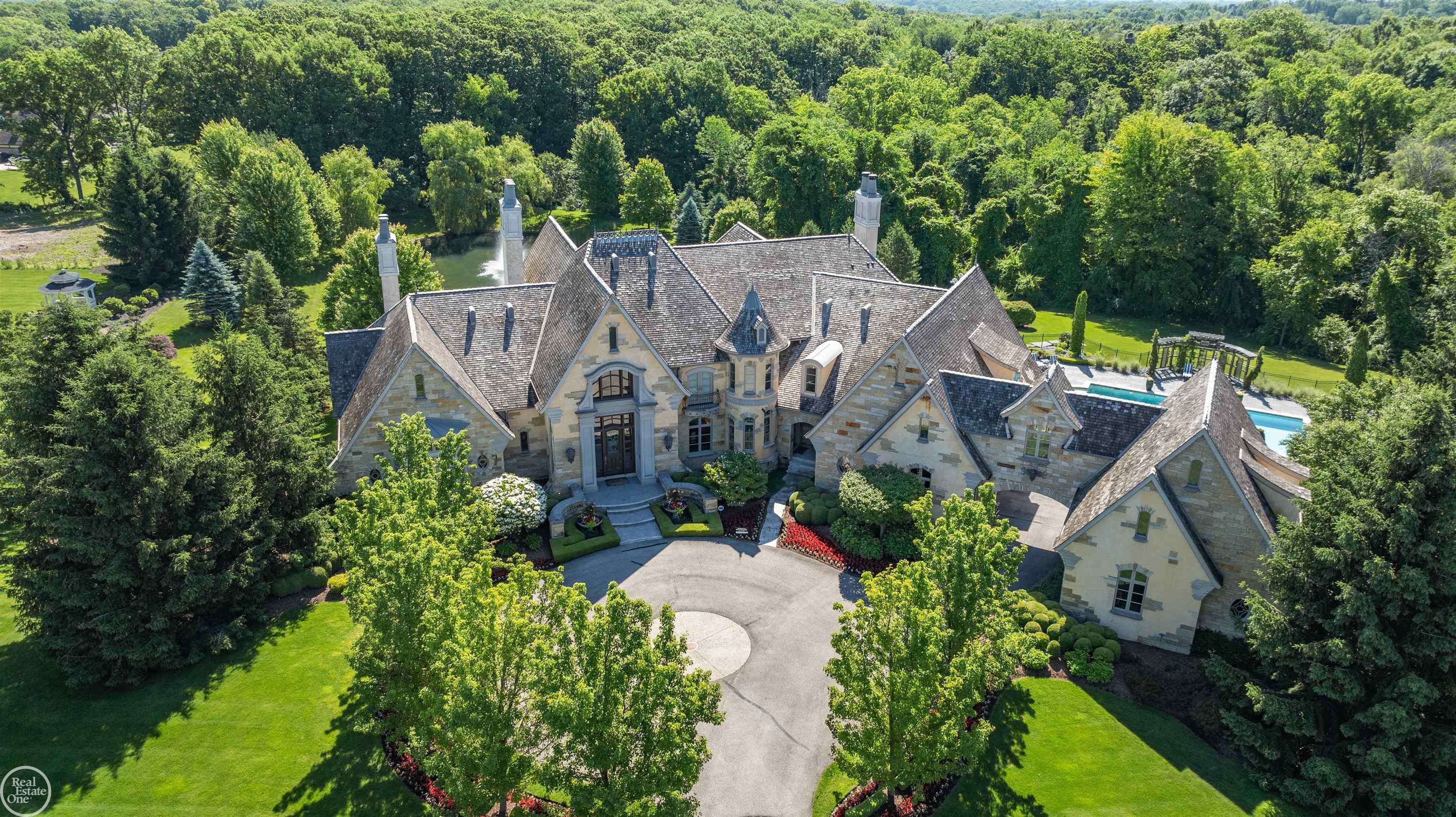 Orchard Ridge Dr, Rochester, MI 48306