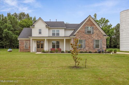 619 Centerline Roper Loop, Byhalia, MS, 38611-1096 | Card Image