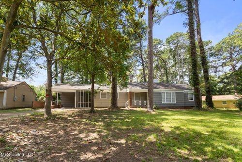 329 Pine Ridge Rd, Jackson, MS, 39206-3948 | Card Image