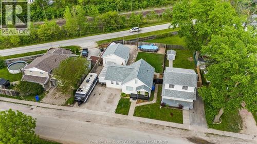 2186 Janette Ave, Windsor, ON, N8X1Z8 | Card Image