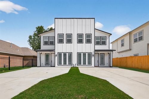b-5027 Willow Glen Dr, Houston, TX, 77033-3542 | Card Image
