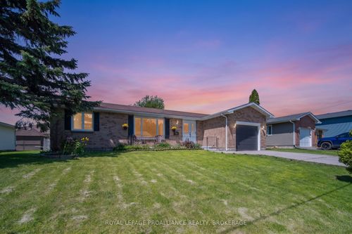 227 Cross St, Deseronto, ON, K0K1X0 | Card Image