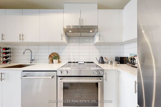 1001 - 9000 Jane St, Condo with 2 bedrooms, 2 bathrooms and null parking in Concord ON | Image 5