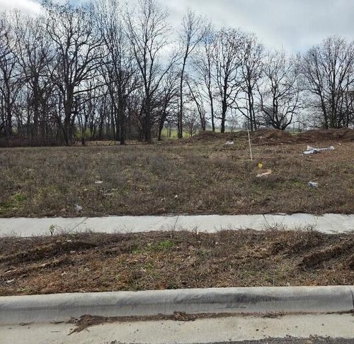 670 W Brook Hollow Rd, Nixa, MO, 65714-4282 | Card Image