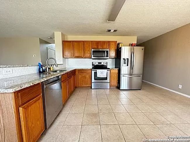 9906 Autumn Dawn, House other with 3 bedrooms, 3 bathrooms and null parking in Converse TX | Image 4
