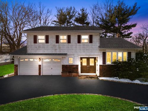 3 Rutgers Ct, Roseland, NJ, 07068-1211 | Card Image