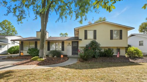 1711 Saint Louis Ave, Fort Wayne, IN, 46819-2021 | Card Image