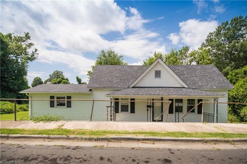 513 Glovenia St, Eden, NC, 27288-4956 | Card Image