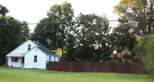 1287 E Mount Morris Rd, Mount Morris, MI, 48458-2936 | Card Image