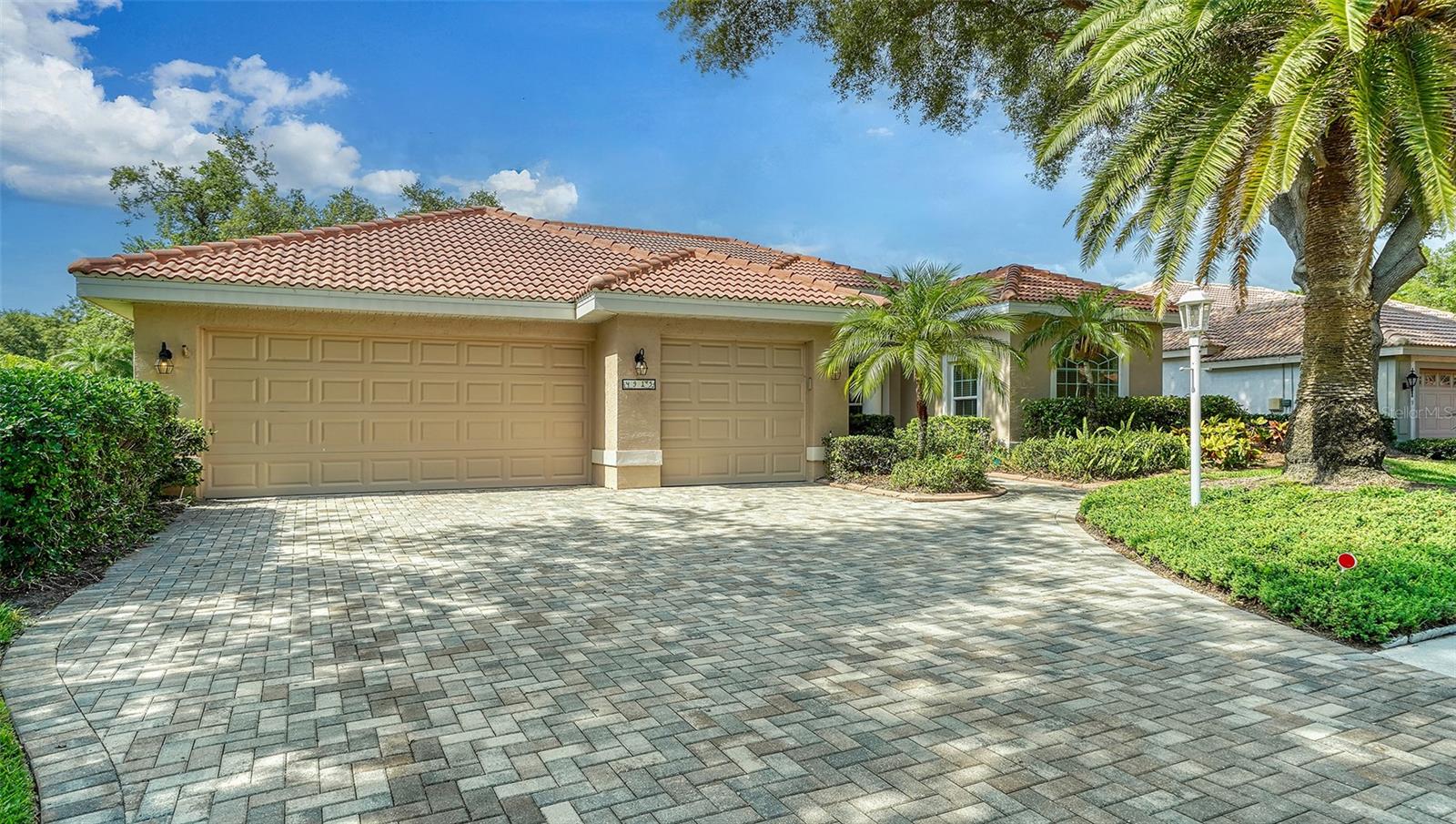Old Oakleaf Dr, Sarasota, FL 34233