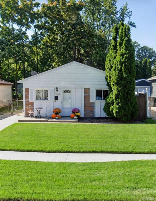 20804 Woodward St, Clinton Township, MI, 48035-3583 | Card Image