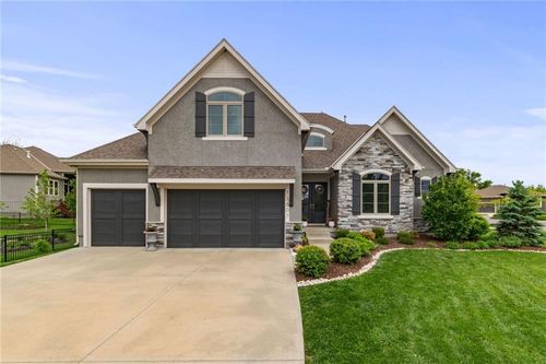 11607 W 158th Ter, Overland Park, KS, 66221-7110 | Card Image