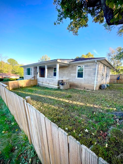 921 Chestnut Dr, Frankfort, KY, 40601-2511 | Card Image