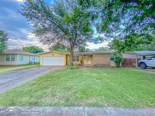 833 Amherst Dr, Abilene, TX, 79603-5510 | Card Image