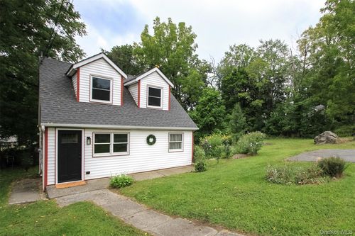 105 White St, Newburgh, NY, 12550-2745 | Card Image