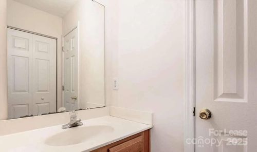5664 Prescott Ct, Charlotte, NC, 28269-1330 | Card Image