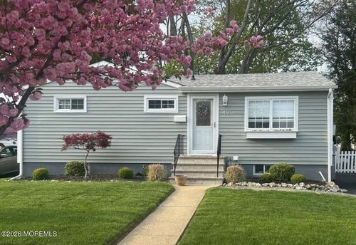 49 Helen Ave, Freehold, NJ, 07728-2628 | Card Image