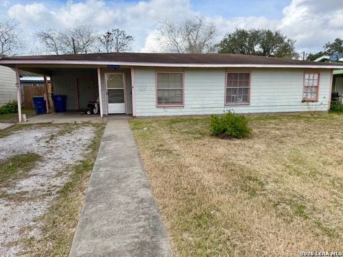 1013 E Huntington St, Beeville, TX, 78102-3711 | Card Image
