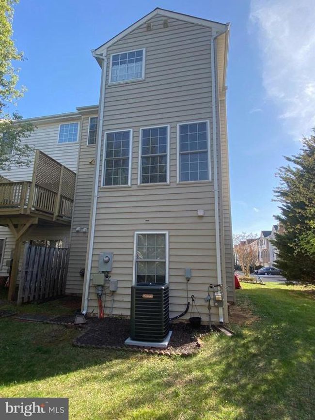 12022 Kemps Landing Cir, Townhouse with 4 bedrooms, 4 bathrooms and null parking in MANASSAS VA | Image 23