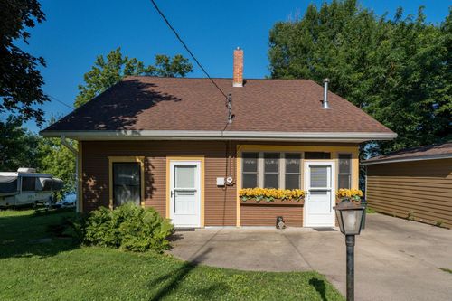 911 Reed St N, Waterville, MN, 56096-1074 | Card Image