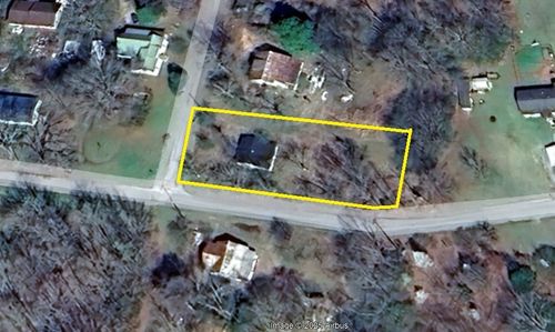 10 Holcomb St, Hollow Rock, TN, 38342-5600 | Card Image