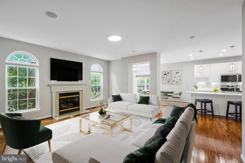 8954 Hanson Grove Ct, MANASSAS, VA, 20109-4809 | Card Image