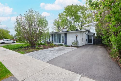 106 Chesterton Drive, Cityview - Parkwoods Hills - Rideau Shore, ON, K2E5T6 | Card Image