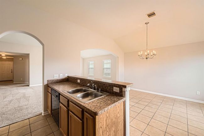 Kitchen/Dining | Image 9