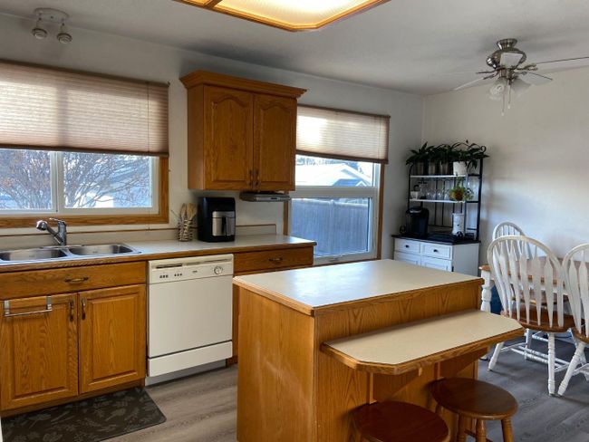 11313 106 Avenue, Home with 4 bedrooms, 1 bathrooms and 6 parking in Fairview AB | Image 4