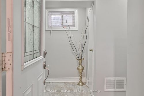 104 Coppard Ave, Markham, ON, L3S2S6 | Card Image