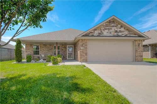 110 Nw Lindsey Ln, Grain Valley, MO, 64029-4508 | Card Image