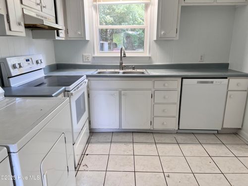 202 Kingston Rd, Wilmington, NC, 28409-2347 | Card Image