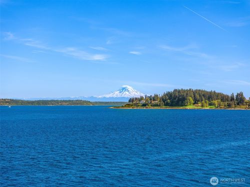 4290 Rockaway Beach Rd Ne, Bainbridge Island, WA, 98110-3152 | Card Image