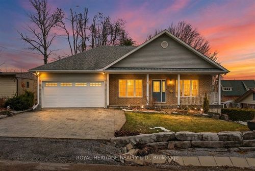 4 Kennedy Dr, Fenelon Falls, ON, K0M1N0 | Card Image