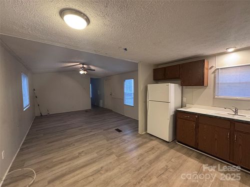 55 Smith Dr, Hickory, NC, 28601-8356 | Card Image