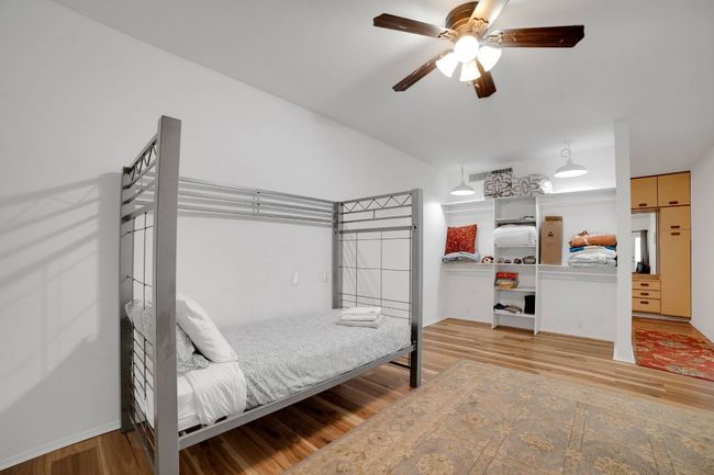 Bedroom with high ceiling | Image 24