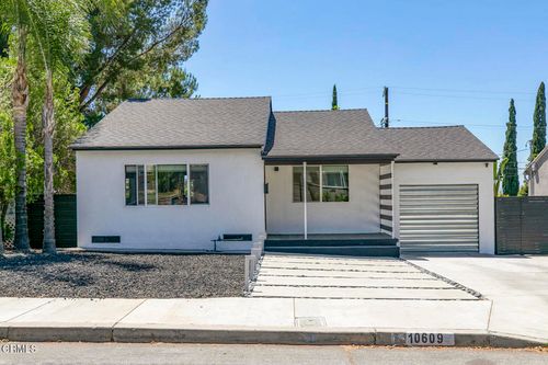 10609 Fernglen Ave, Tujunga, CA, 91042 | Card Image