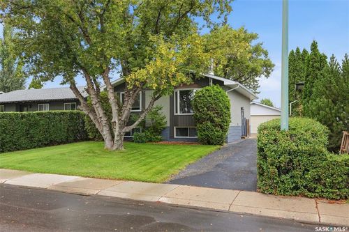 210 Lloyd Crescent, Saskatoon, SK, S7L4Z1 | Card Image