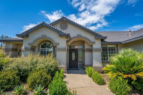 2248 Drexel Way, Redding, CA, 96001-5824 | Card Image